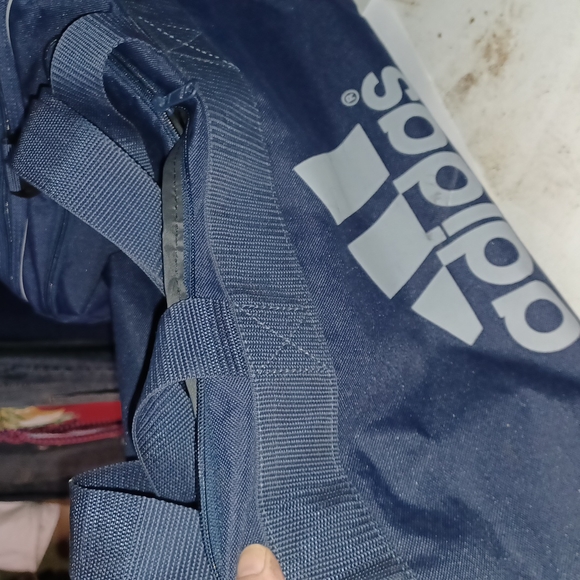 Adidas small duffel bag rectangular - Picture 3 of 4